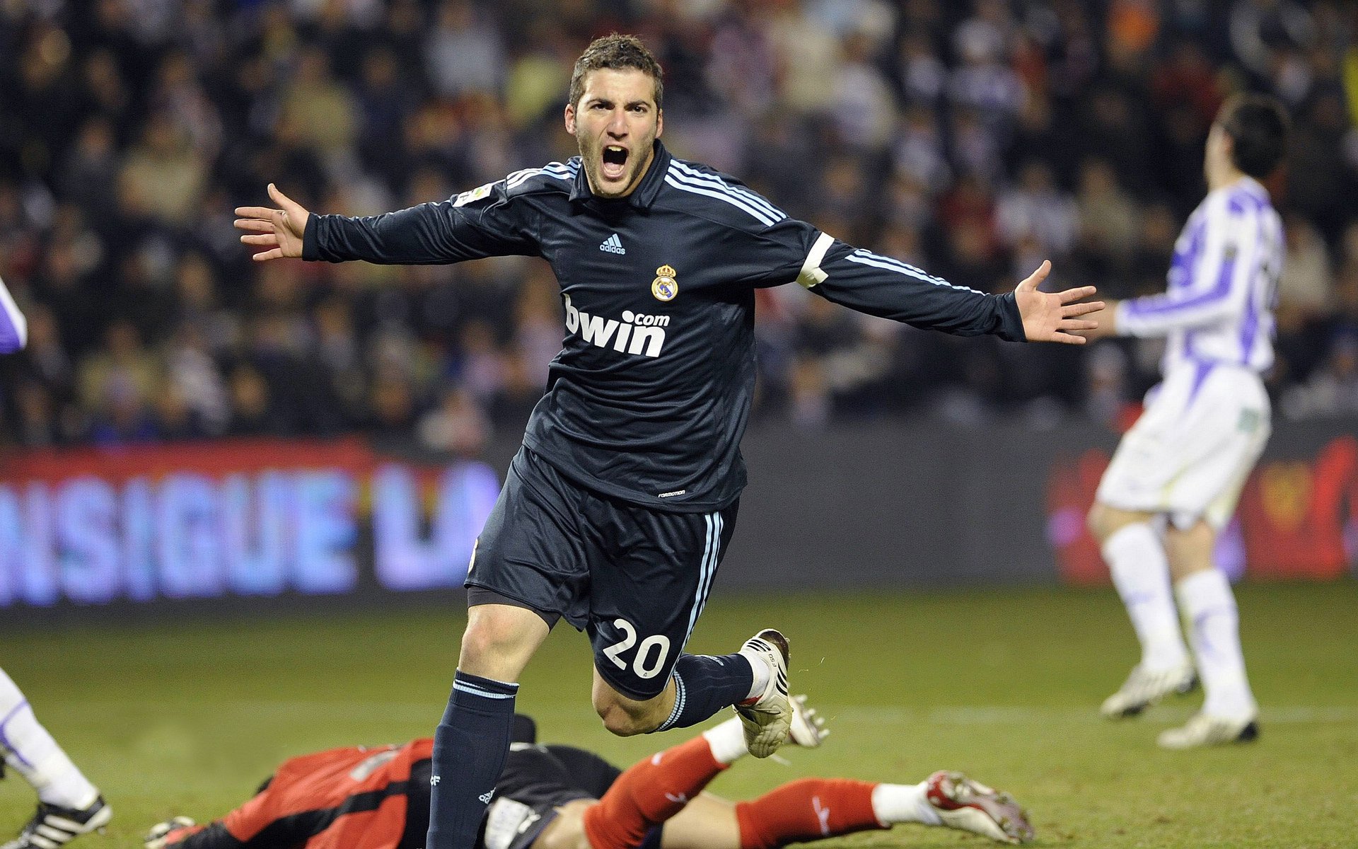 阿尔阿赫利主场观众热情高涨，阿尔阿赫利什么意思