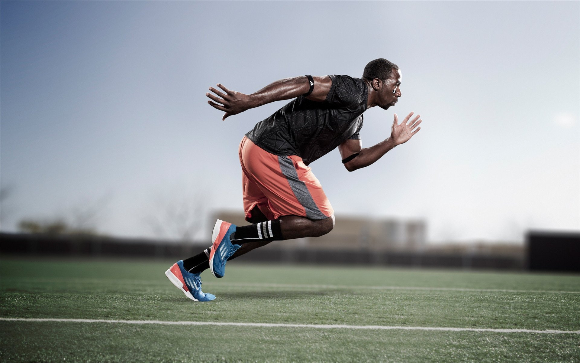 “快艇冲浪激战东三叉湖，速度与激情并存”